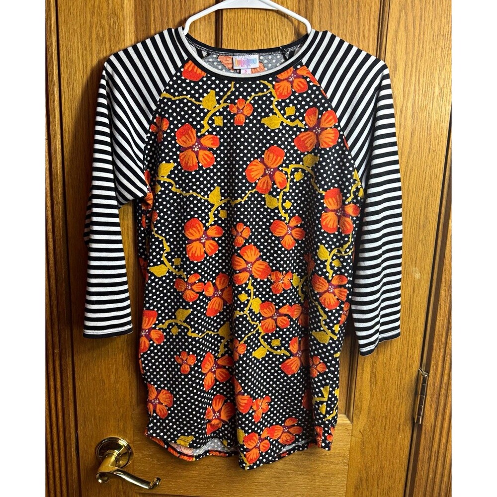 LuLaRoe Women’s S Multicolor Floral Raglan 3/4 Sleeve Round Neck Top